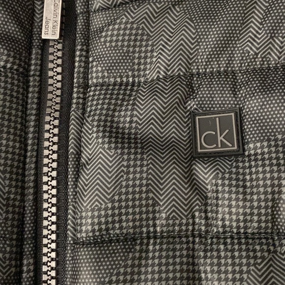 Boys Calvin Klein Puffer Vest - Picture 3 of 4